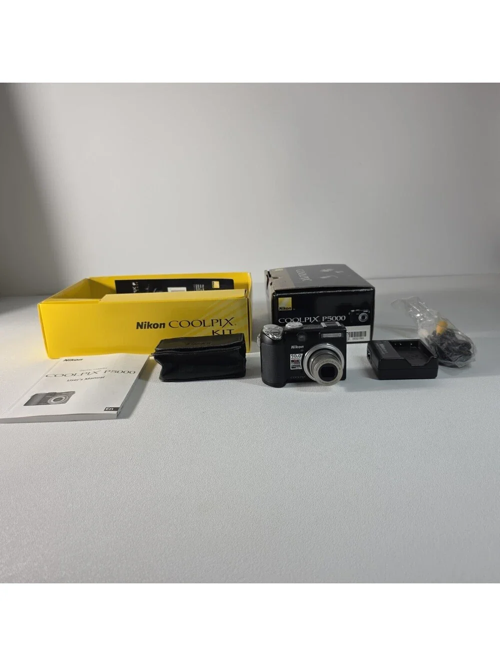 Nikon COOLPIX P5000 10MP Black Compact Camera 3.5x Zoom w/ Box Manual & Softcase